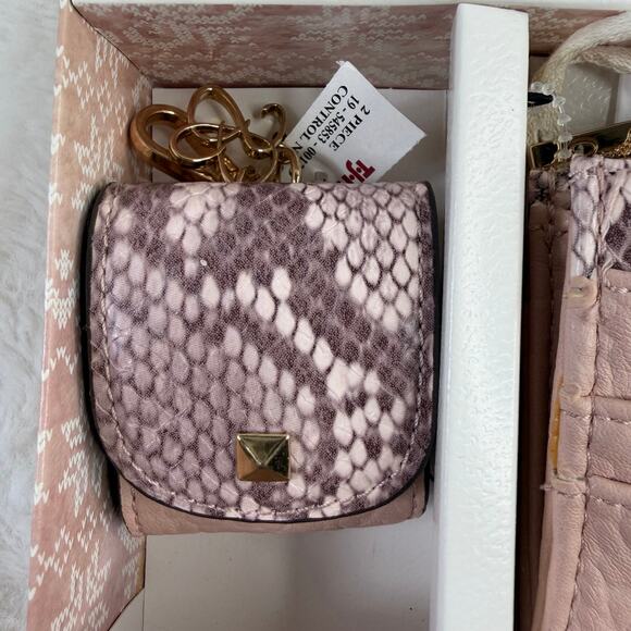 Jessica Simpson Wallet & AirPod Case Gift Set Pink Snake Print - Picture 6 of 7